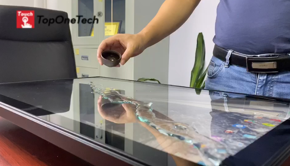 In order to prove the waterproof performance of the touch display, I used it as a tea table to make tea